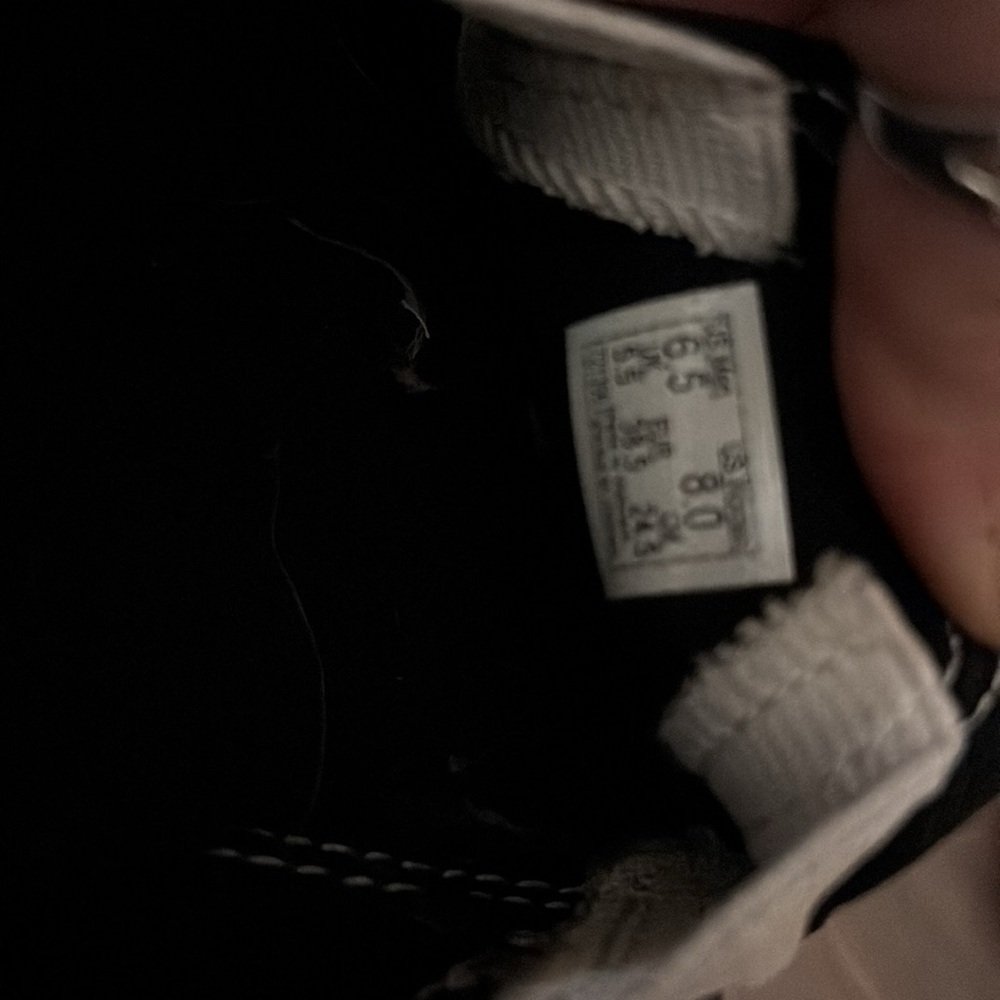 Vans - Picture 2 of 3